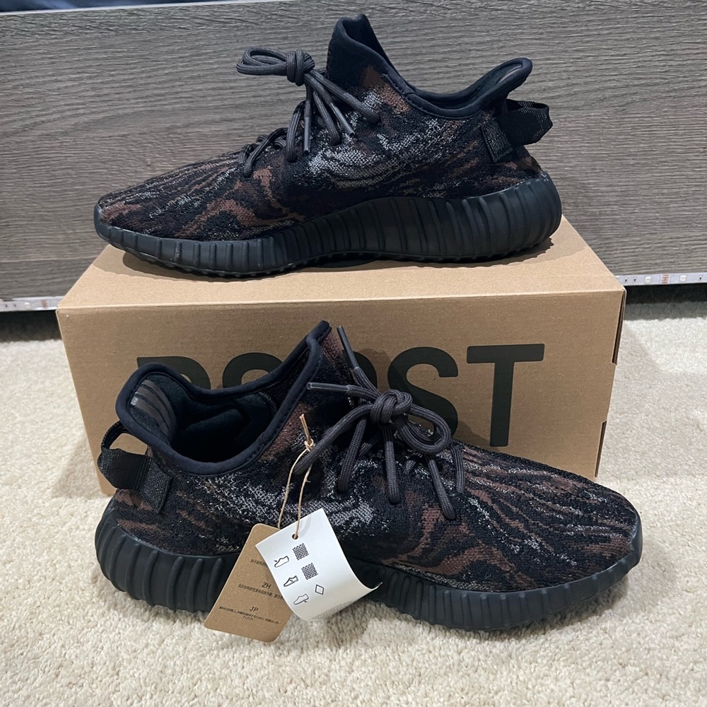 YEEZY 350 v2 Rock